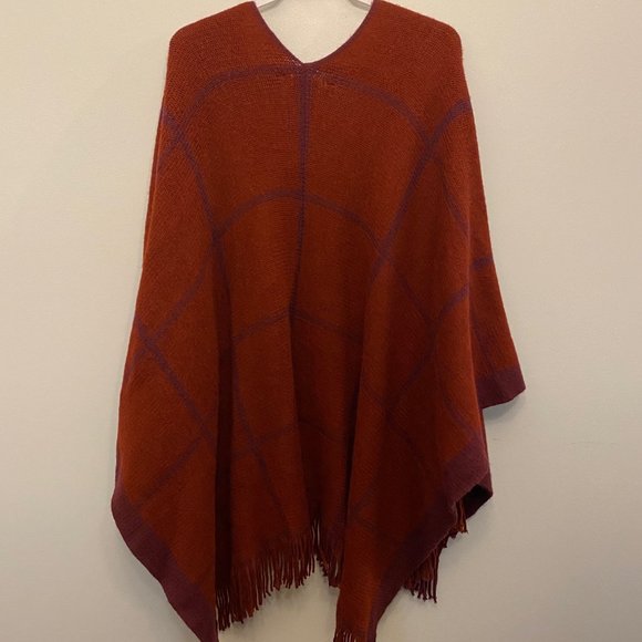 Vince Camuto Poncho With Fringe Detail NWT - Picture 3 of 4